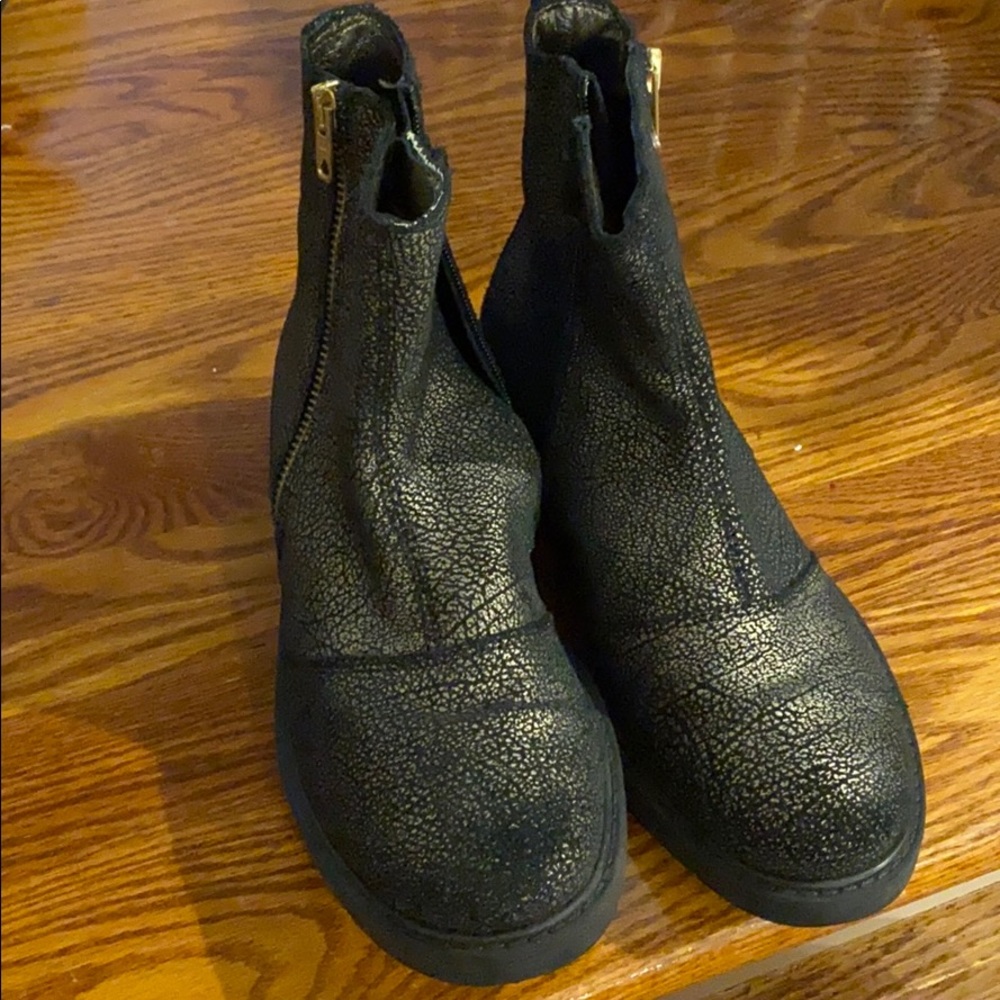Naturino gold black zipper booties